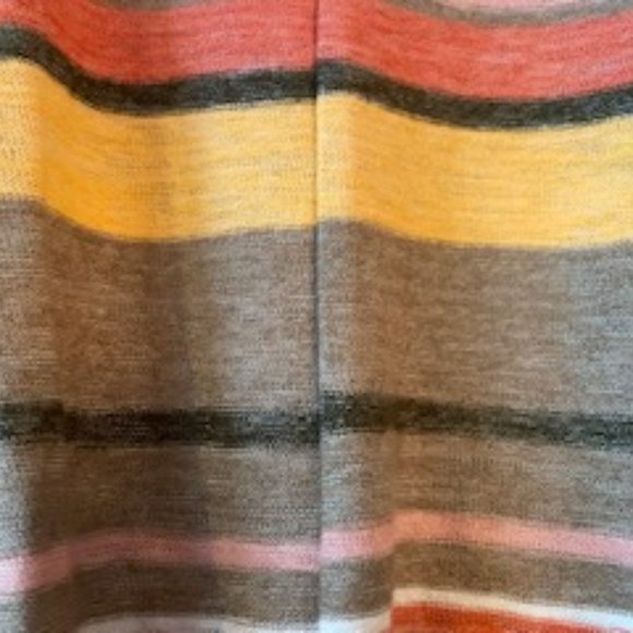 Texture & Thread Modern Tie-Front Top - Picture 4 of 5